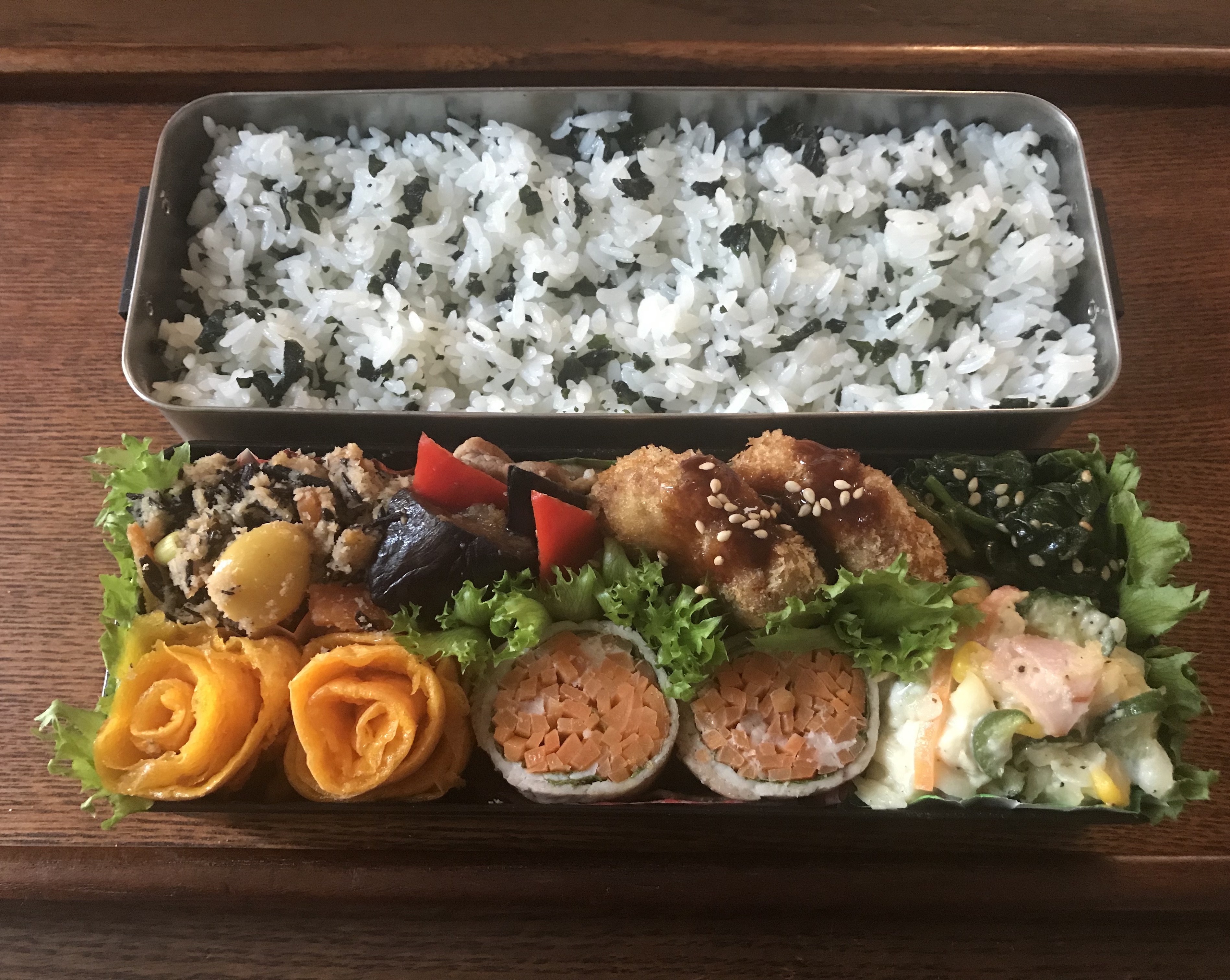 お弁当（わかめご飯）